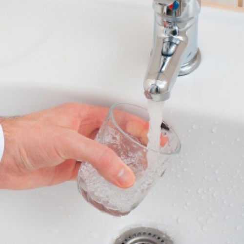 Olsztyńskie wodociągi zapewniają, że woda w kranach jest zdatna do picia